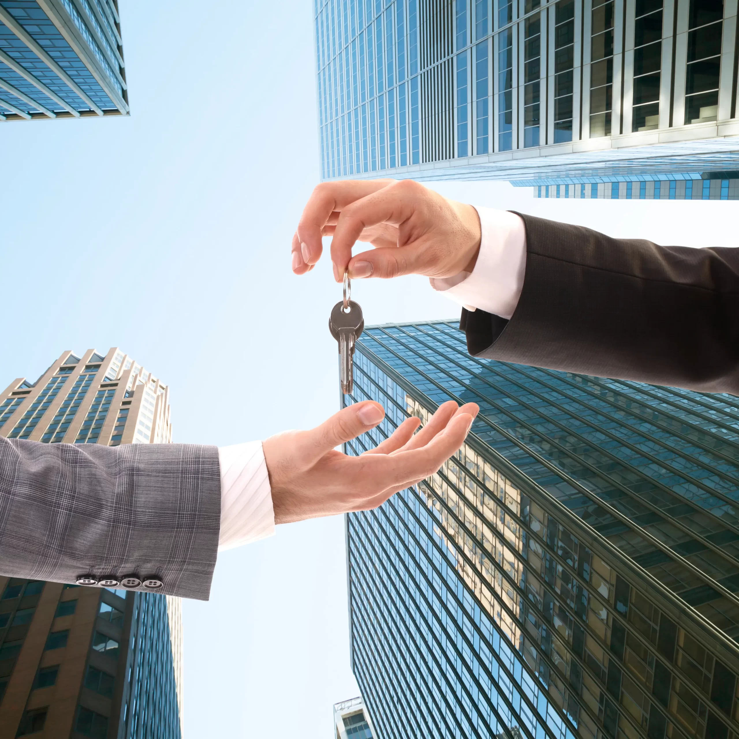 Фасад кофейни, купленной через Legat Estate Оформление сделки с недвижимостью Legat Estate